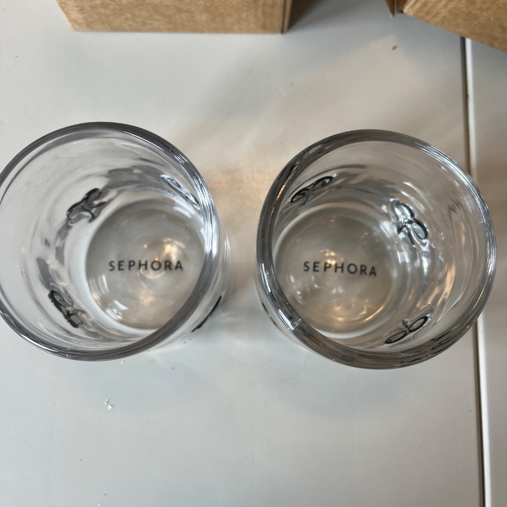 Sephora set of 2 drinking glasses w black bows -New in Box - Picture 2 of 4